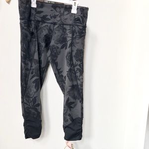 Lululemon Flat Inky Flower 🌹